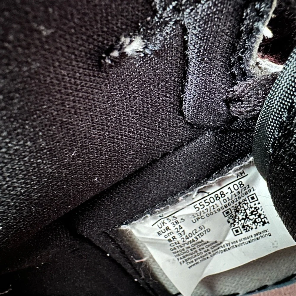 Nike Air Jordan 1 Retro High OG - Picture 9 of 9